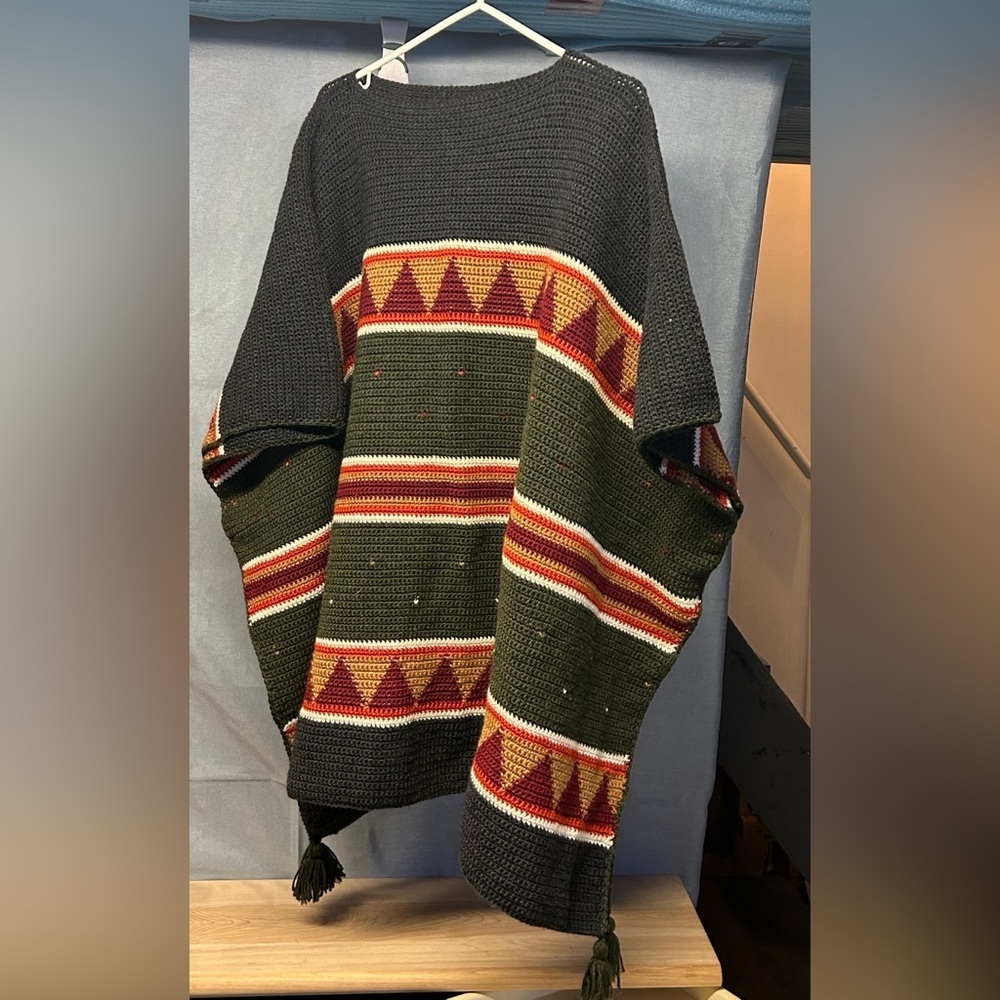 💕stunning thick hand-knitted poncho style aztèques